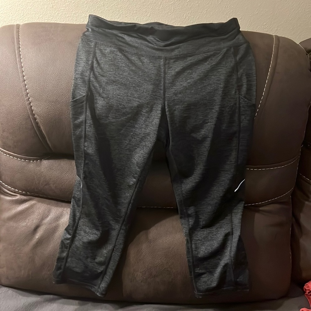 Grey leggings with pockets